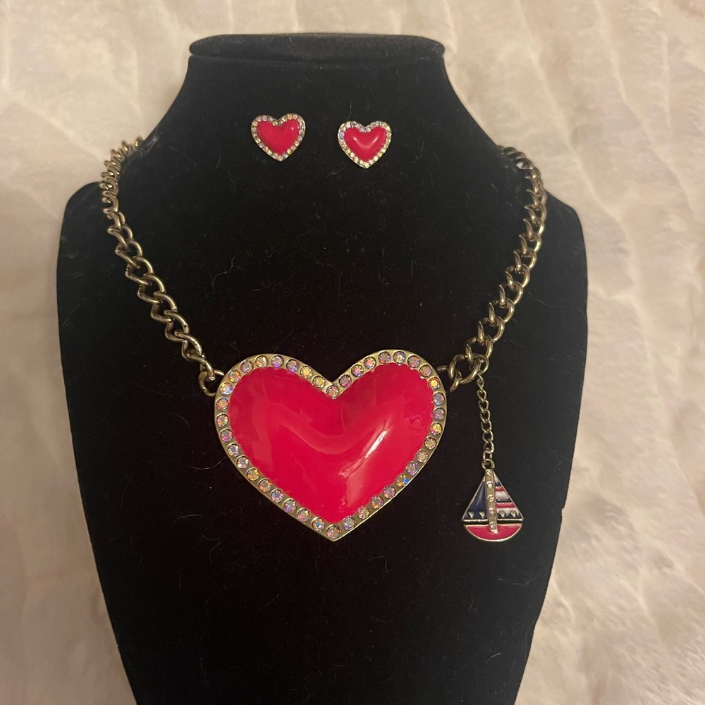 EUC Betsey Johnson necklace and earring set